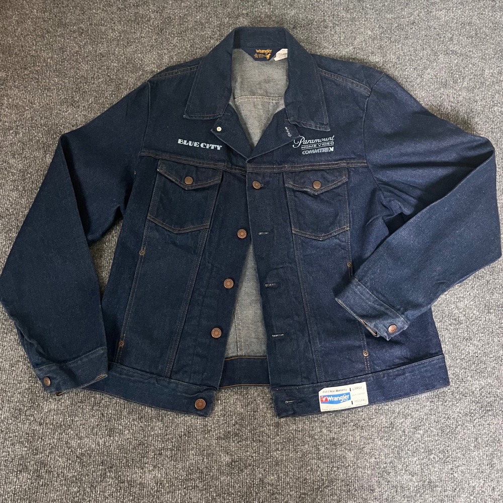 Vintage Wrangler Paramount Home Video Blue City Denim Jacket 74571PW Mens L USA